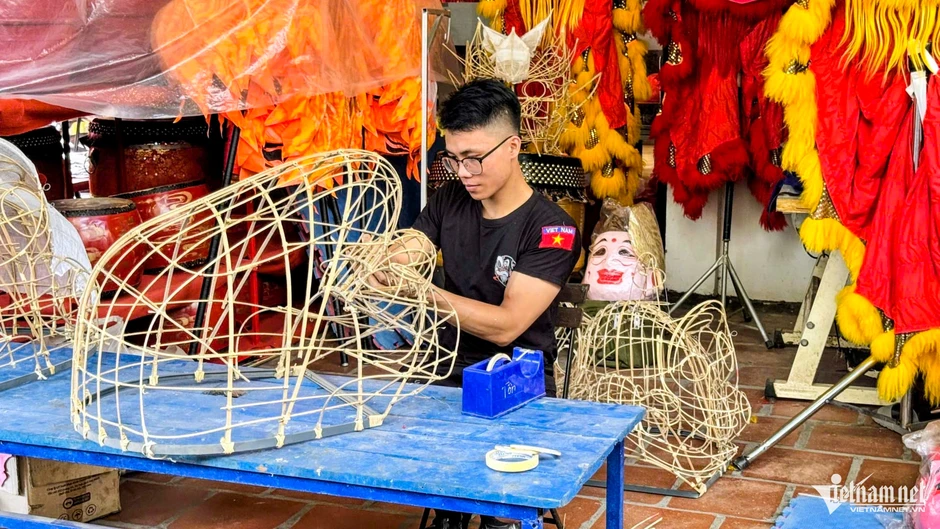8X hơn 14 năm thổi hồn vào những chiếc đầu lân ở Thái Nguyên 8X hơn 14 năm thổi hồn vào những chiếc đầu lân ở Thái Nguyên