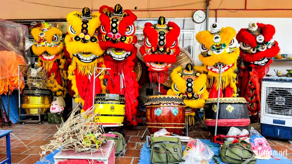 8X hơn 14 năm thổi hồn vào những chiếc đầu lân ở Thái Nguyên 8X hơn 14 năm thổi hồn vào những chiếc đầu lân ở Thái Nguyên