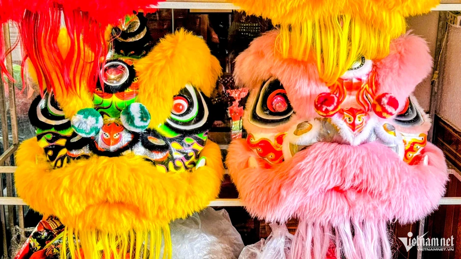 8X hơn 14 năm thổi hồn vào những chiếc đầu lân ở Thái Nguyên 8X hơn 14 năm thổi hồn vào những chiếc đầu lân ở Thái Nguyên