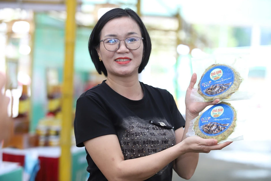 8X Nghệ An hồi sinh món chả ‘cứu đói’ một thời, đưa sản phẩm đạt OCOP 3 sao 8X Nghệ An hồi sinh món chả ‘cứu đói’ một thời, đưa sản phẩm đạt OCOP 3 sao