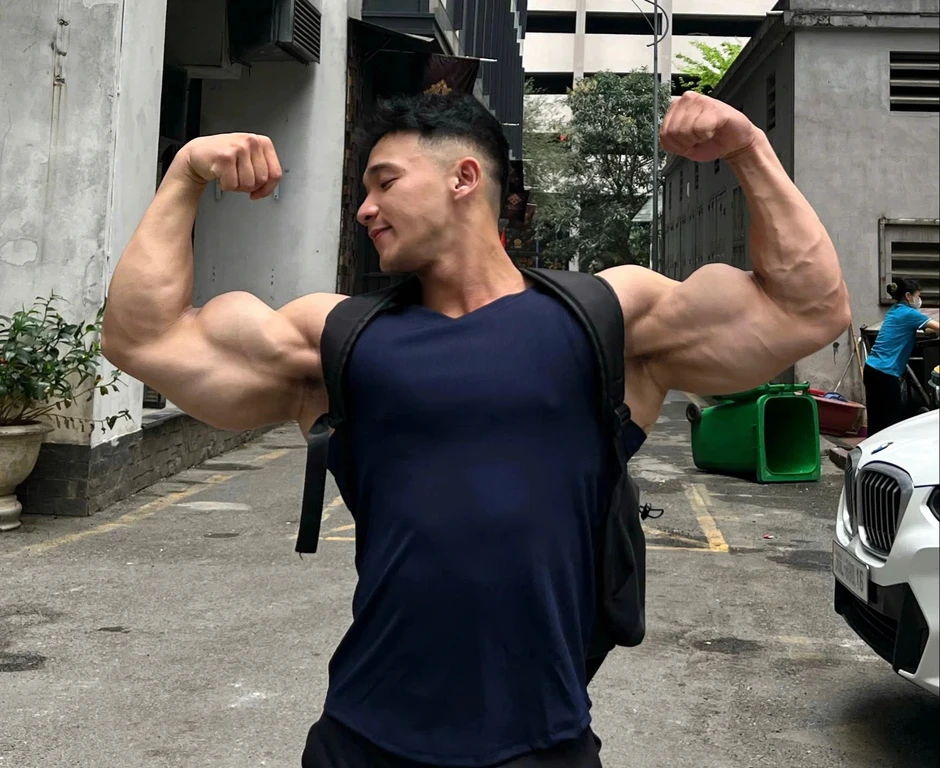 Ai cũng muốn gầy đi, riêng chàng trai 22 tuổi quyết tăng 40kg Ai cũng muốn gầy đi, riêng chàng trai 22 tuổi quyết tăng 40kg