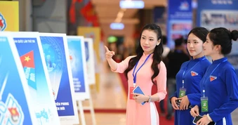Ấn tượng triển lãm 'Chuyến tàu tiến vào kỷ nguyên mới' tại Đại hội Đoàn XIII