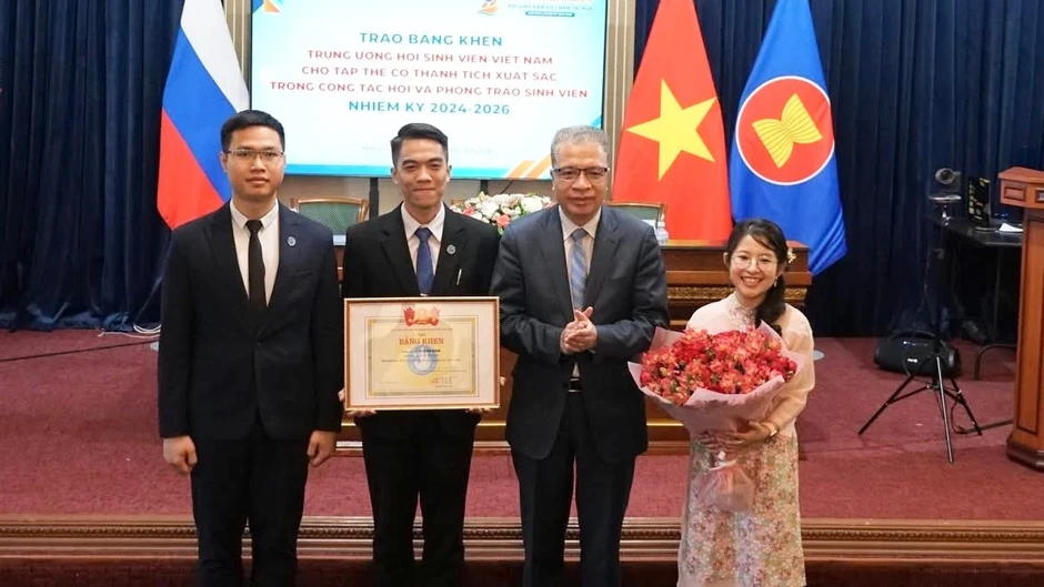 Anh Bùi Tuấn Anh làm Chủ tịch Hội Sinh viên Việt Nam tại Nga khóa 2 Anh Bùi Tuấn Anh làm Chủ tịch Hội Sinh viên Việt Nam tại Nga khóa 2