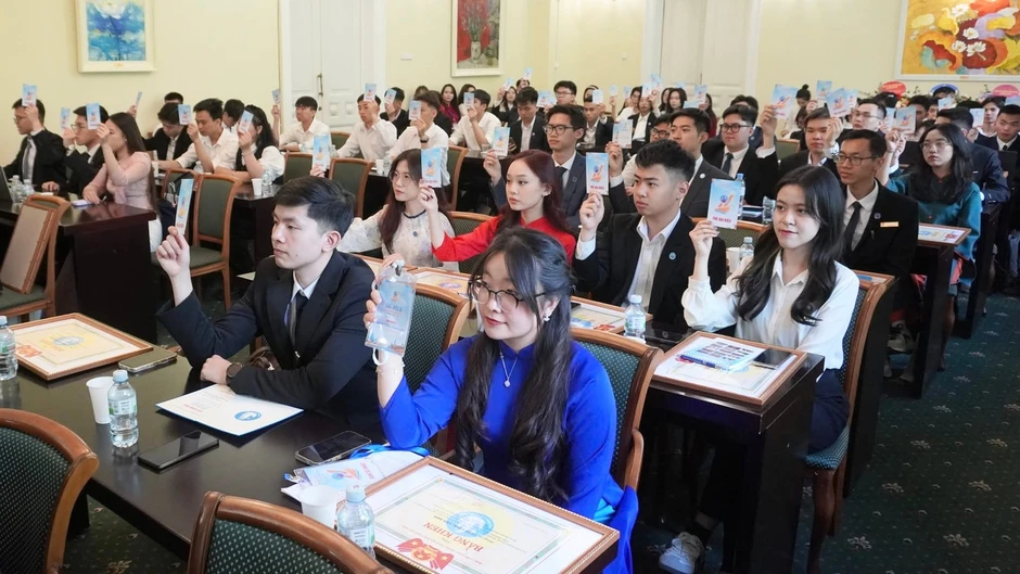 Anh Bùi Tuấn Anh làm Chủ tịch Hội Sinh viên Việt Nam tại Nga khóa 2 Anh Bùi Tuấn Anh làm Chủ tịch Hội Sinh viên Việt Nam tại Nga khóa 2