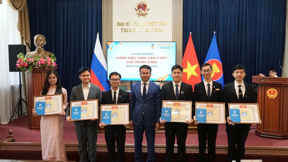 Anh Bùi Tuấn Anh làm Chủ tịch Hội Sinh viên Việt Nam tại Nga khóa 2 Anh Bùi Tuấn Anh làm Chủ tịch Hội Sinh viên Việt Nam tại Nga khóa 2