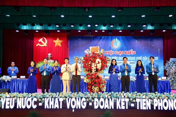 Anh Đỗ Đức Chính giữ chức Chủ tịch Hội Liên hiệp thanh niên Việt Nam thành phố Hải Phòng Anh Đỗ Đức Chính giữ chức Chủ tịch Hội Liên hiệp thanh niên Việt Nam thành phố Hải Phòng