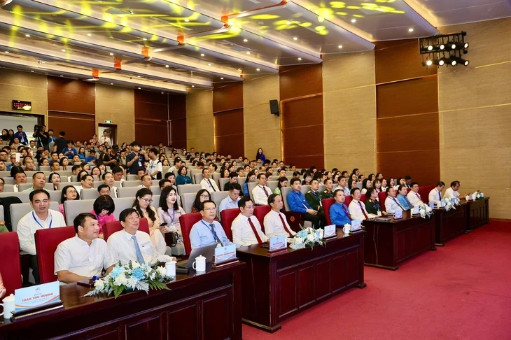 Anh Đỗ Đức Chính giữ chức Chủ tịch Hội Liên hiệp thanh niên Việt Nam thành phố Hải Phòng Anh Đỗ Đức Chính giữ chức Chủ tịch Hội Liên hiệp thanh niên Việt Nam thành phố Hải Phòng