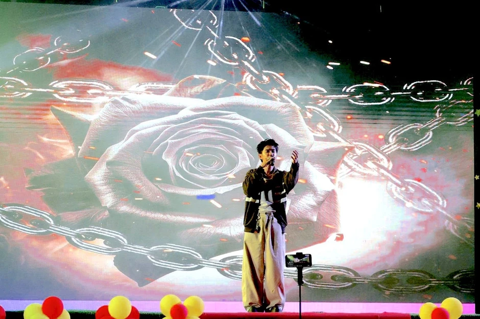 Anh tài, em xinh khuấy động Trung thu Đại đoàn kết Anh tài, em xinh khuấy động Trung thu Đại đoàn kết