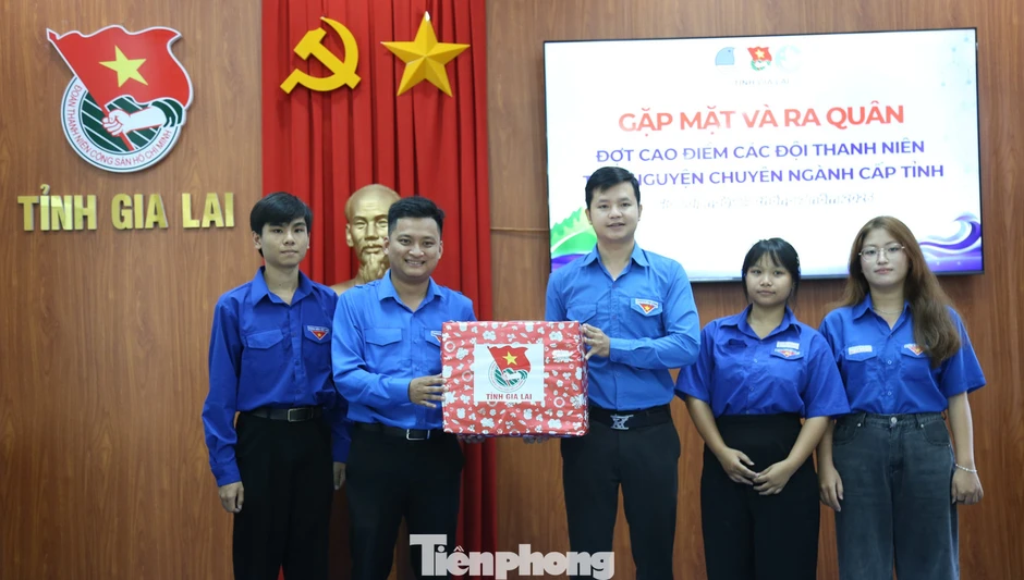 'Áo xanh' lên đường đến những vùng khó Gia Lai