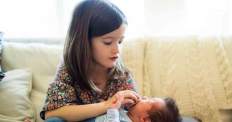 Áp lực con gái cả