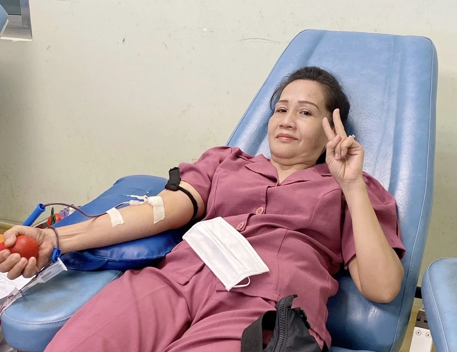 Bà ngoại U80, mẹ thợ may và 2 anh em áo xanh: Câu chuyện đẹp đang viral Bà ngoại U80, mẹ thợ may và 2 anh em áo xanh: Câu chuyện đẹp đang viral