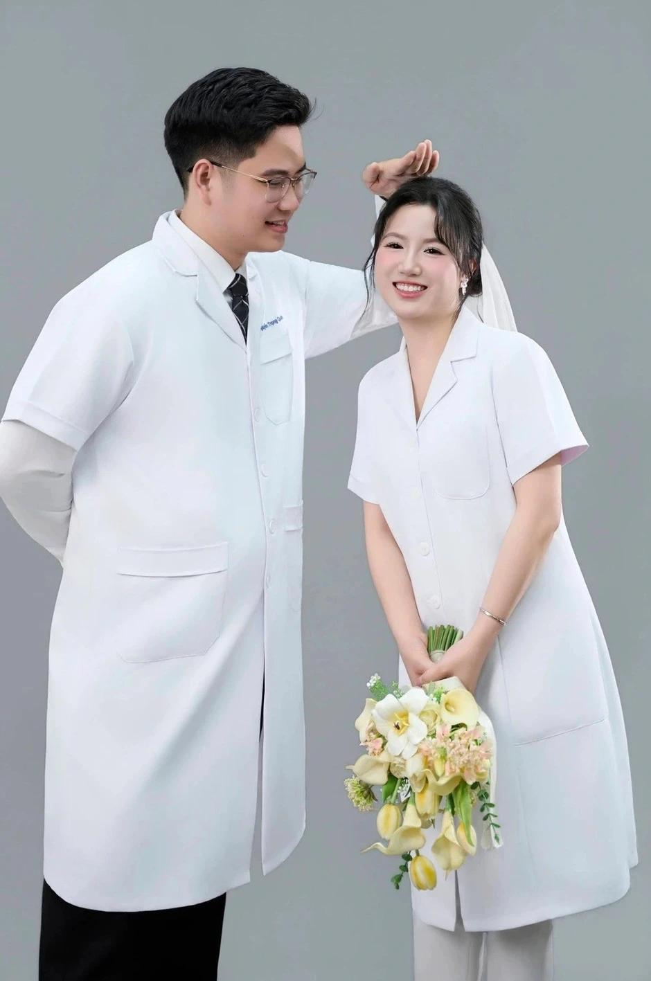 Bác sĩ nội trú kể chuyện 'cưa đổ' vợ xinh đẹp nhờ áp dụng ngành học