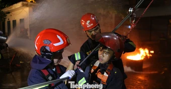 Bạn trẻ Đà Nẵng học kỹ năng phòng cháy, xử lý sự cố trong tình huống khẩn cấp