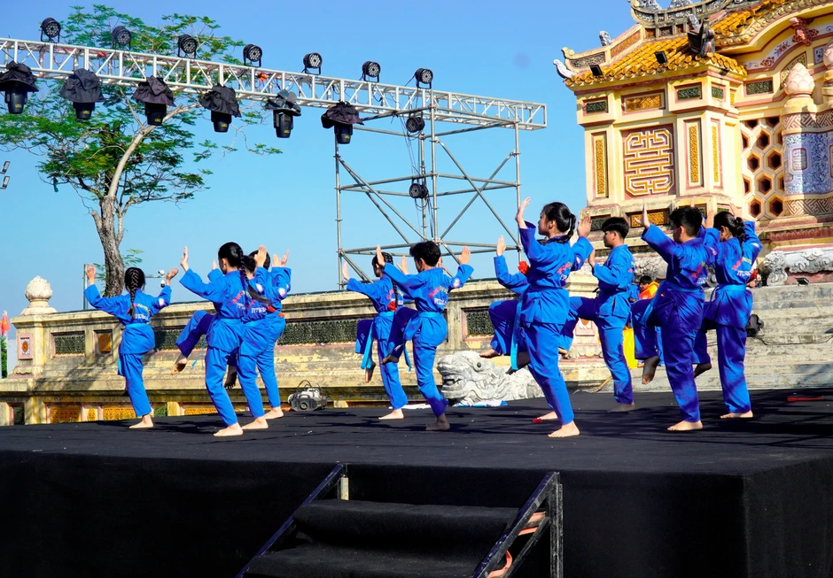 Bạn trẻ TP. Huế hào hứng khai mạc hè 2026, trải nghiệm nhiều hoạt động Bạn trẻ TP. Huế hào hứng khai mạc hè 2026, trải nghiệm nhiều hoạt động