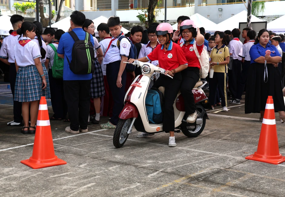 Bạn trẻ TPHCM thỏa thích trải nghiệm không gian số, đổi mới sáng tạo Bạn trẻ TPHCM thỏa thích trải nghiệm không gian số, đổi mới sáng tạo