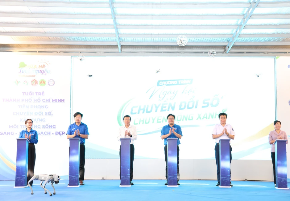 Bạn trẻ TPHCM thỏa thích trải nghiệm không gian số, đổi mới sáng tạo Bạn trẻ TPHCM thỏa thích trải nghiệm không gian số, đổi mới sáng tạo