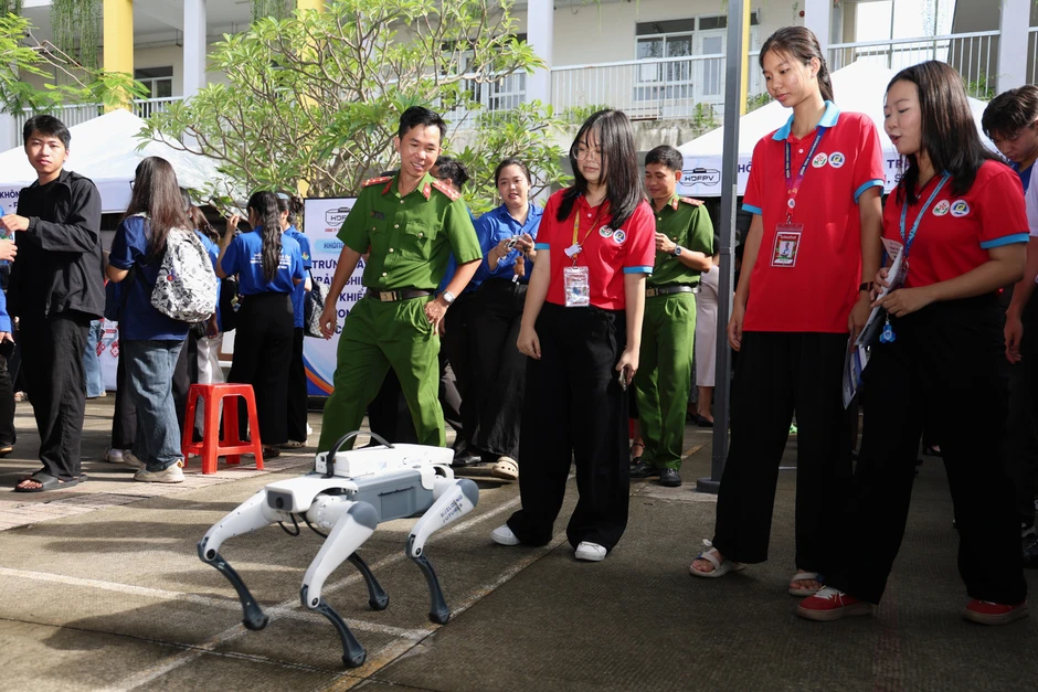 Bạn trẻ TPHCM thỏa thích trải nghiệm không gian số, đổi mới sáng tạo Bạn trẻ TPHCM thỏa thích trải nghiệm không gian số, đổi mới sáng tạo