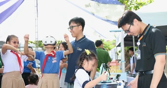 Bạn trẻ TPHCM thỏa thích trải nghiệm không gian số, đổi mới sáng tạo