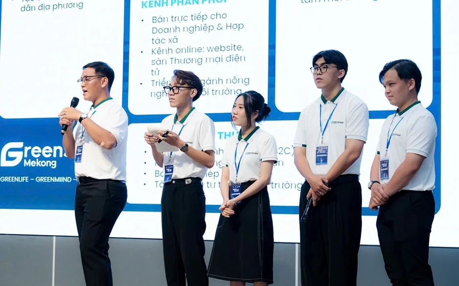 Bao bì sinh học từ lục bình: Giải pháp khởi nghiệp của nhóm sinh viên Cần Thơ Bao bì sinh học từ lục bình: Giải pháp khởi nghiệp của nhóm sinh viên Cần Thơ