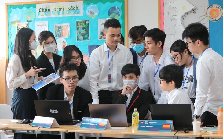 Bị góp ý như ‘soi từng ly từng tí’, ai ngờ lại là bước ngoặt trưởng thành Bị góp ý như ‘soi từng ly từng tí’, ai ngờ lại là bước ngoặt trưởng thành