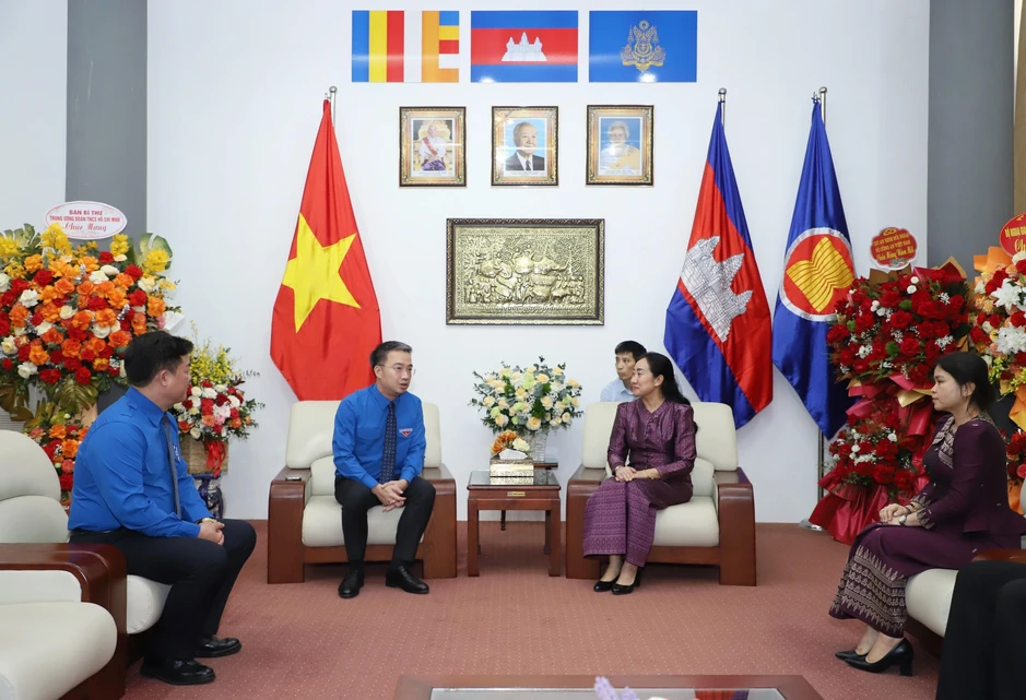 Bí thư TƯ Đoàn Nguyễn Tường Lâm chúc mừng tết cổ truyền Lào, Campuchia Bí thư TƯ Đoàn Nguyễn Tường Lâm chúc mừng tết cổ truyền Lào, Campuchia