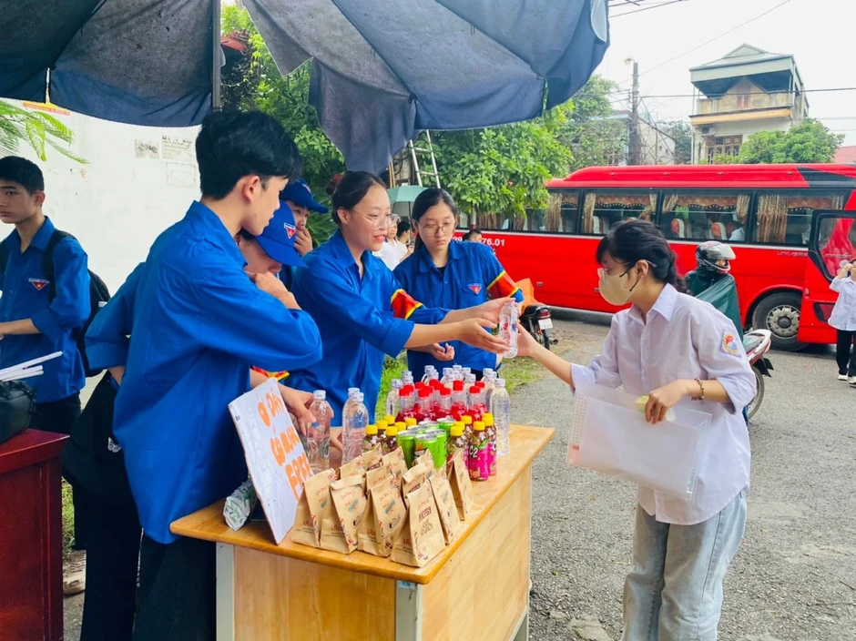 Biến những kỳ thi căng thẳng thành kỷ niệm ấm áp, đầy tình người Biến những kỳ thi căng thẳng thành kỷ niệm ấm áp, đầy tình người