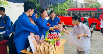 Biến những kỳ thi căng thẳng thành kỷ niệm ấm áp, đầy tình người