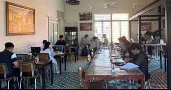 'Biến' quán cà phê thành... văn phòng di động: Đừng quá lạm dụng