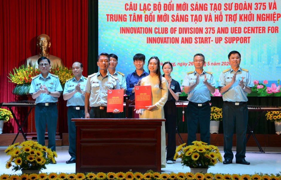 Bộ đội canh trời đổi mới, sáng tạo trong công tác quần chúng Bộ đội canh trời đổi mới, sáng tạo trong công tác quần chúng