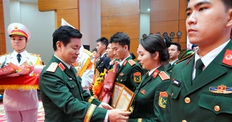 Bóng hồng quân y tài năng