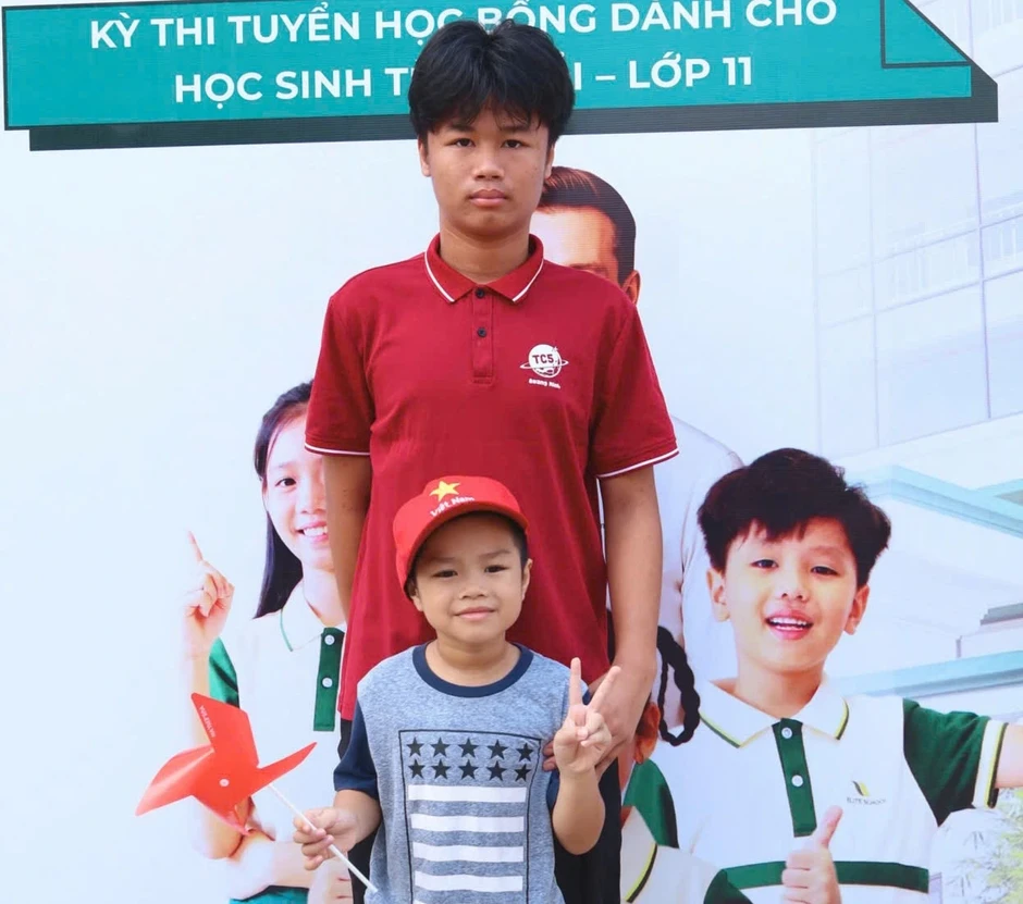 Bùi Lê Quang Hưng 'nói tiếng Anh như gió', trí nhớ cực đỉnh bây giờ ra sao? Bùi Lê Quang Hưng 'nói tiếng Anh như gió', trí nhớ cực đỉnh bây giờ ra sao?