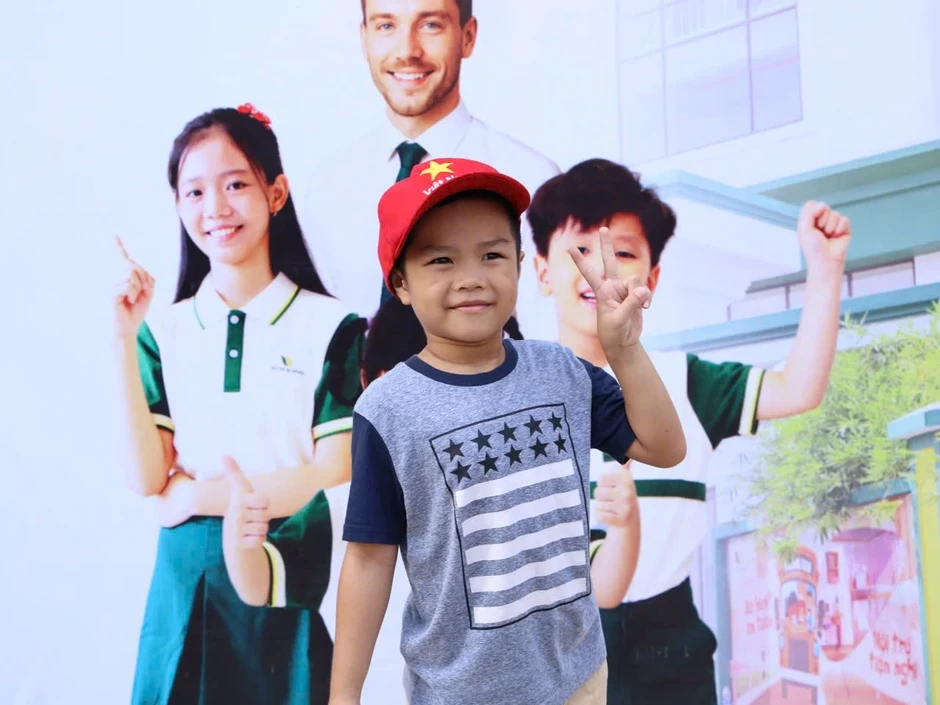 Bùi Lê Quang Hưng 'nói tiếng Anh như gió', trí nhớ cực đỉnh bây giờ ra sao? Bùi Lê Quang Hưng 'nói tiếng Anh như gió', trí nhớ cực đỉnh bây giờ ra sao?