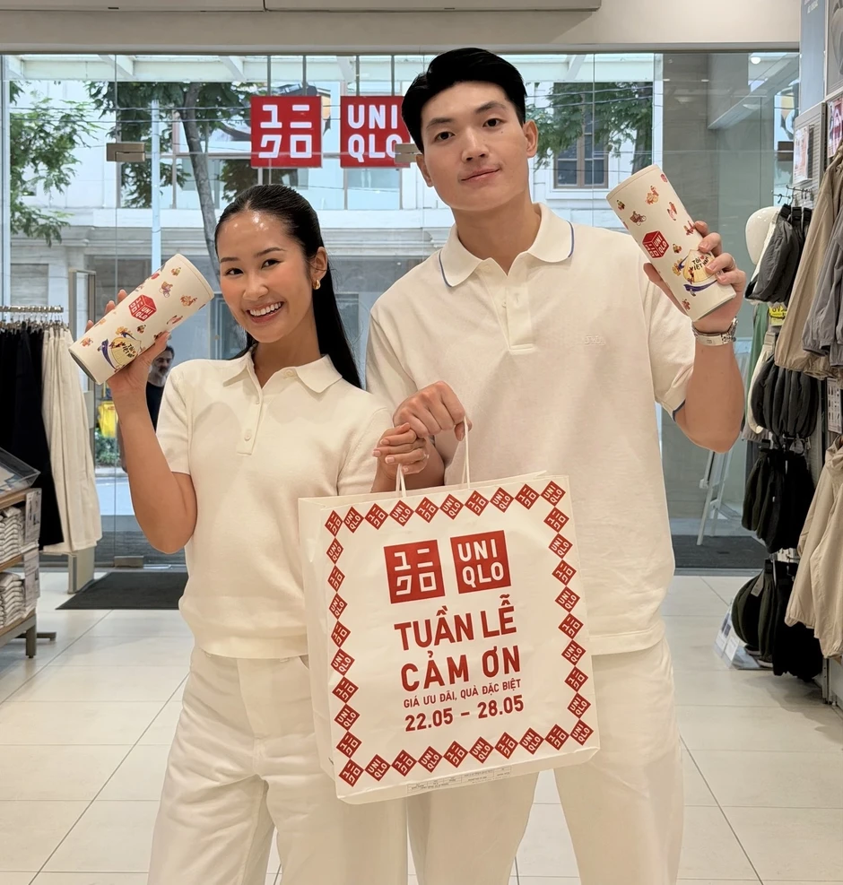 Các cửa hàng Uniqlo tấp nập khách mua sắm dịp Tuần lễ cảm ơn