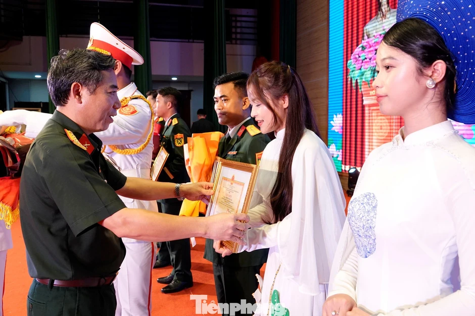 Cán bộ Đoàn lực lượng vũ trang Thủ đô tranh tài với dấu ấn AI
