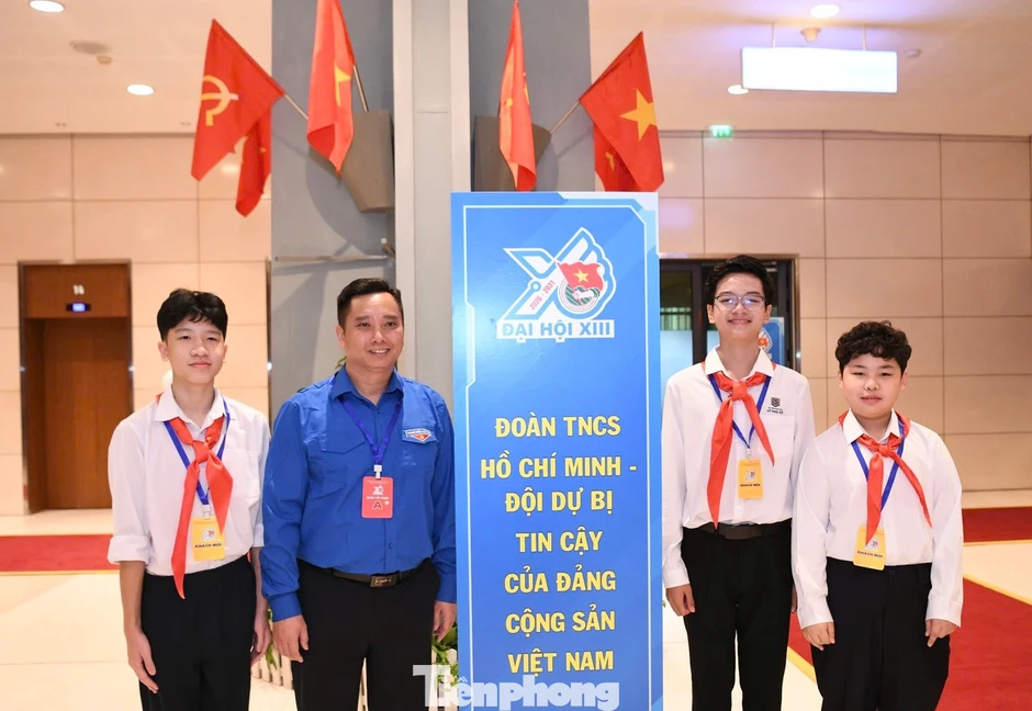 'Cánh én' tuổi trẻ chắp cánh ước mơ cho thiếu nhi Việt Nam 'Cánh én' tuổi trẻ chắp cánh ước mơ cho thiếu nhi Việt Nam