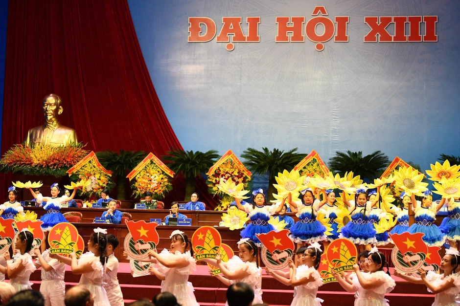 'Cánh én' tuổi trẻ chắp cánh ước mơ cho thiếu nhi Việt Nam 'Cánh én' tuổi trẻ chắp cánh ước mơ cho thiếu nhi Việt Nam