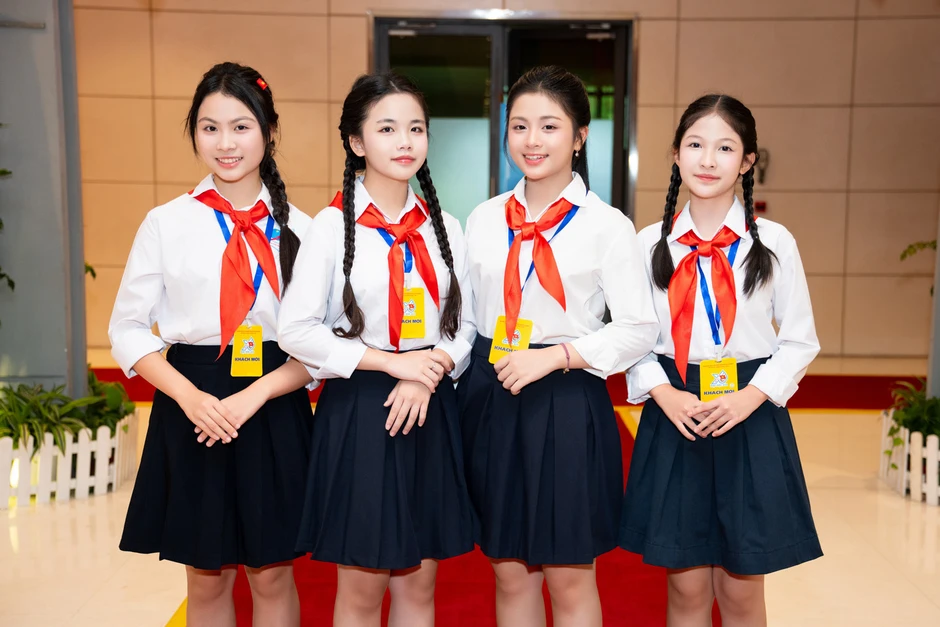 'Cánh én' tuổi trẻ chắp cánh ước mơ cho thiếu nhi Việt Nam 'Cánh én' tuổi trẻ chắp cánh ước mơ cho thiếu nhi Việt Nam