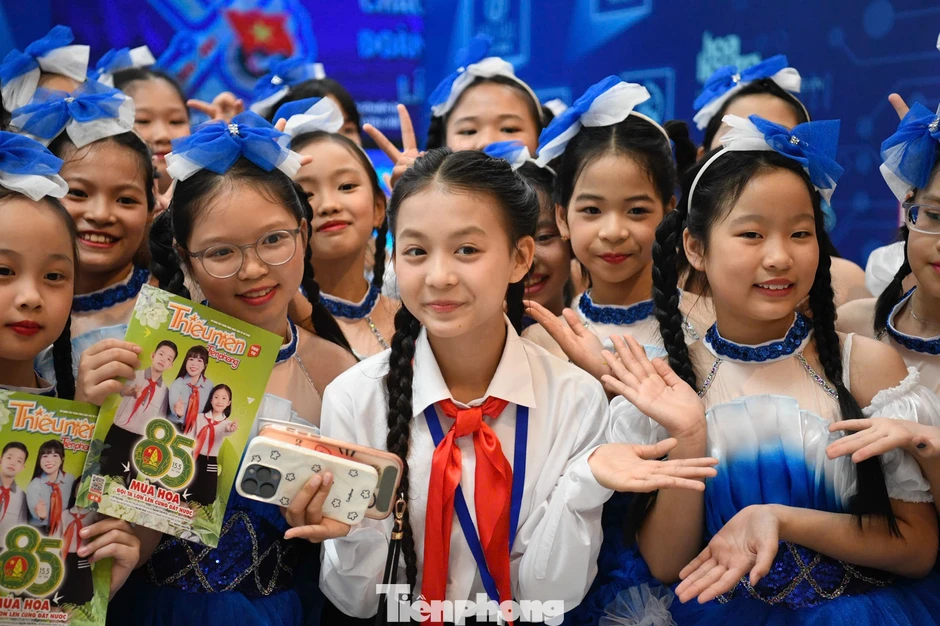 'Cánh én' tuổi trẻ chắp cánh ước mơ cho thiếu nhi Việt Nam 'Cánh én' tuổi trẻ chắp cánh ước mơ cho thiếu nhi Việt Nam
