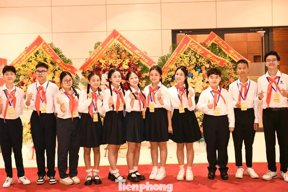 'Cánh én' tuổi trẻ chắp cánh ước mơ cho thiếu nhi Việt Nam 'Cánh én' tuổi trẻ chắp cánh ước mơ cho thiếu nhi Việt Nam