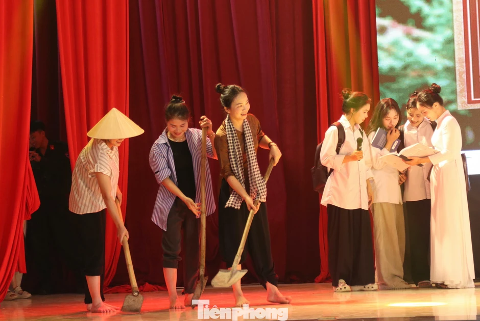 Cảnh sát cơ động làm 'diễn viên', đưa Nghị quyết Đại hội XIV của Đảng đến gần cán bộ, chiến sĩ Cảnh sát cơ động làm 'diễn viên', đưa Nghị quyết Đại hội XIV của Đảng đến gần cán bộ, chiến sĩ