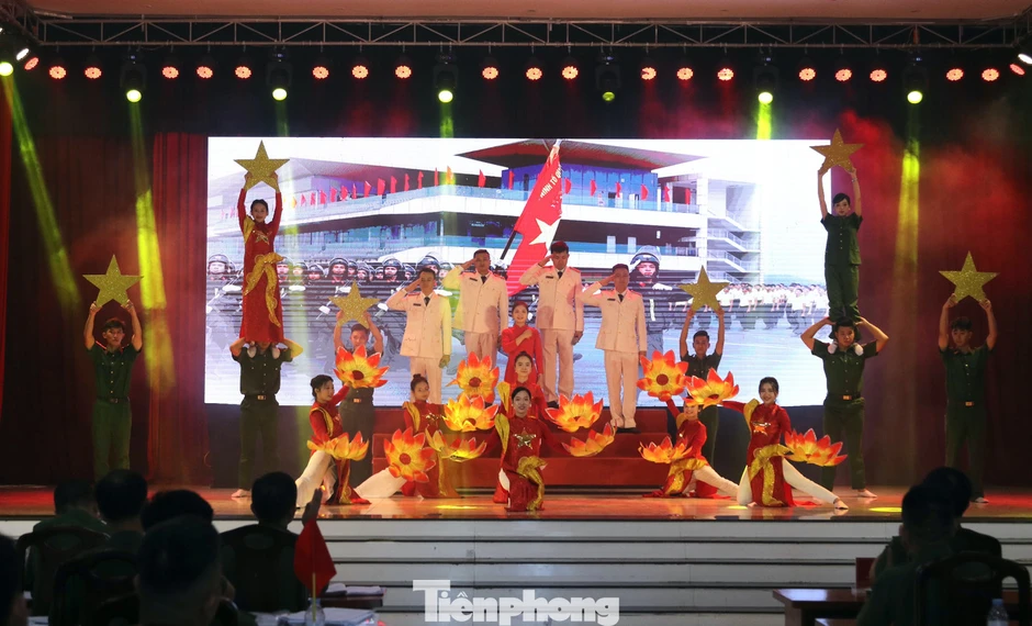 Cảnh sát cơ động làm 'diễn viên', đưa Nghị quyết Đại hội XIV của Đảng đến gần cán bộ, chiến sĩ Cảnh sát cơ động làm 'diễn viên', đưa Nghị quyết Đại hội XIV của Đảng đến gần cán bộ, chiến sĩ