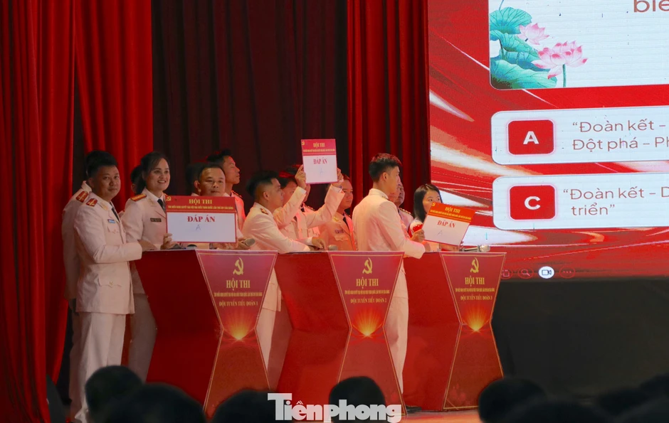 Cảnh sát cơ động làm 'diễn viên', đưa Nghị quyết Đại hội XIV của Đảng đến gần cán bộ, chiến sĩ Cảnh sát cơ động làm 'diễn viên', đưa Nghị quyết Đại hội XIV của Đảng đến gần cán bộ, chiến sĩ