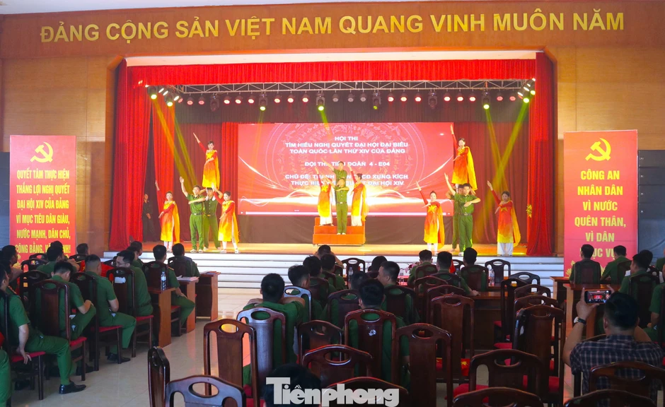 Cảnh sát cơ động làm 'diễn viên', đưa Nghị quyết Đại hội XIV của Đảng đến gần cán bộ, chiến sĩ Cảnh sát cơ động làm 'diễn viên', đưa Nghị quyết Đại hội XIV của Đảng đến gần cán bộ, chiến sĩ