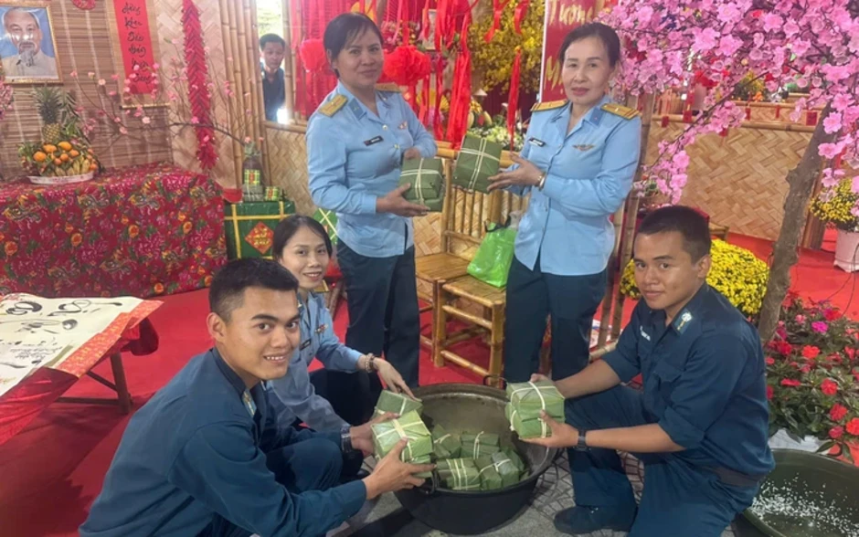 Cảnh tượng ngoạn mục bộ đội pháo phòng không trực Tết, vào vị trí chiến đấu chỉ chưa tới 30 giây Cảnh tượng ngoạn mục bộ đội pháo phòng không trực Tết, vào vị trí chiến đấu chỉ chưa tới 30 giây