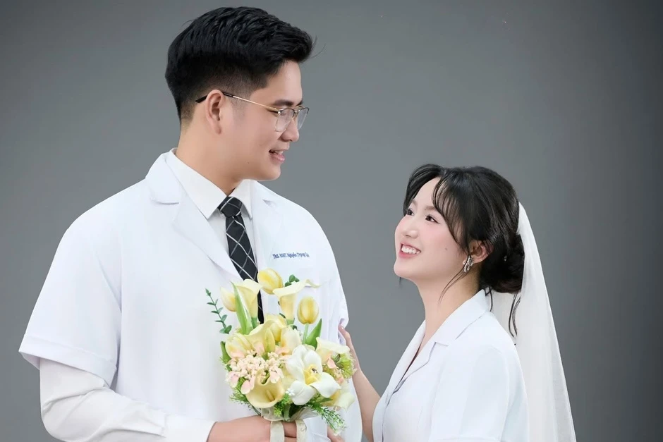 Cặp đôi bác sĩ nội trú không đi chơi, không du lịch suốt 8 năm yêu Cặp đôi bác sĩ nội trú không đi chơi, không du lịch suốt 8 năm yêu