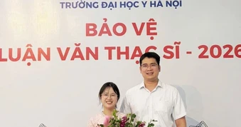 Cặp đôi bác sĩ nội trú không đi chơi, không du lịch suốt 8 năm yêu