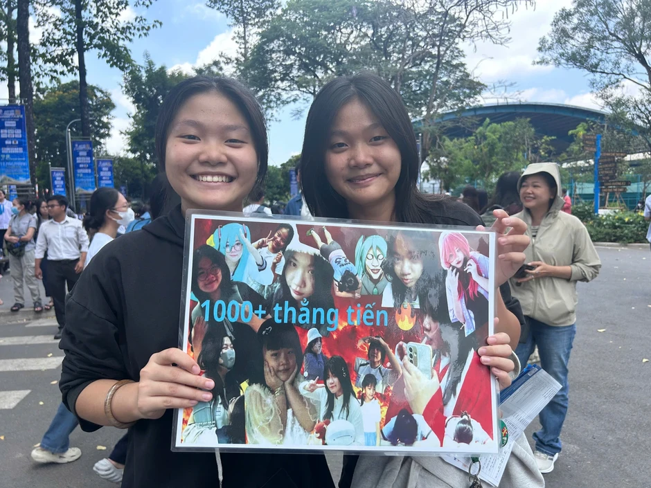 Cặp song sinh bí mật làm một chuyện sau kỳ thi, khiến cả điểm thi ngoái nhìn Cặp song sinh bí mật làm một chuyện sau kỳ thi, khiến cả điểm thi ngoái nhìn