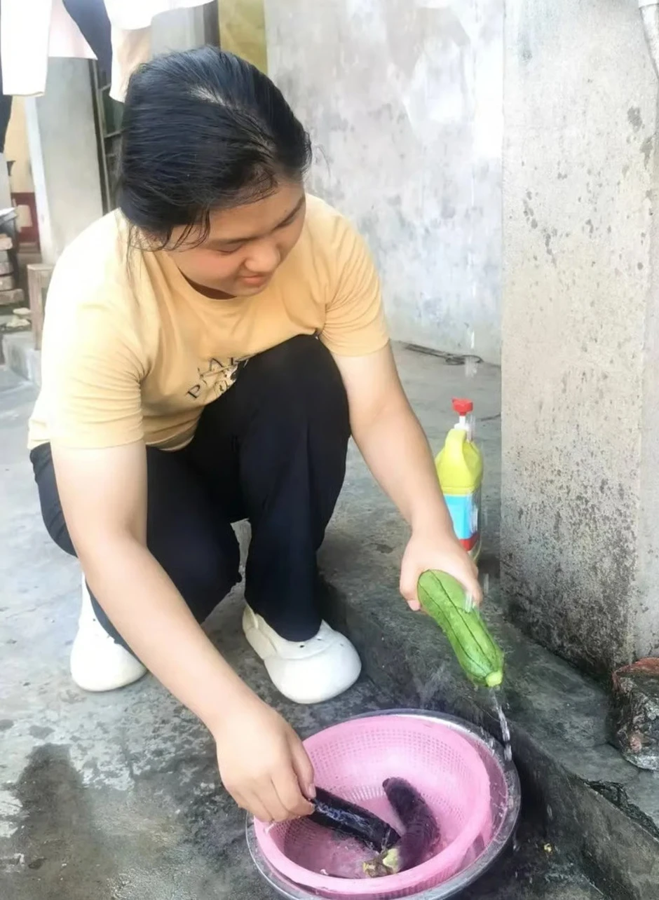 Câu chuyện xúc động của nữ sinh Trung Quốc mồ côi khi vừa đỗ đại học Câu chuyện xúc động của nữ sinh Trung Quốc mồ côi khi vừa đỗ đại học