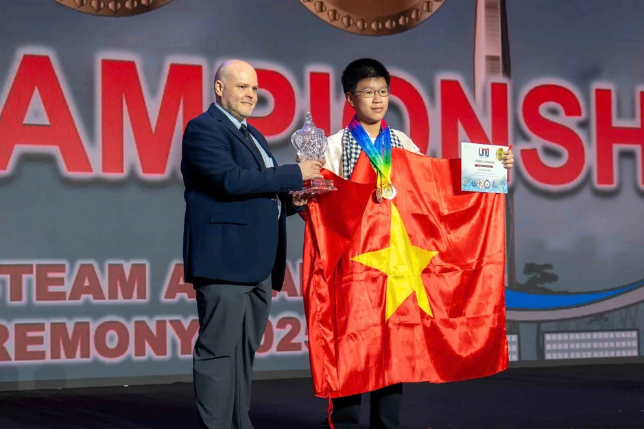 Cậu học trò lớp 7 đoạt 16 huy chương Olympic quốc tế