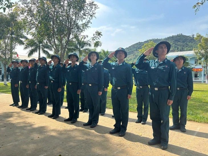 'Cầu nối' đặc biệt từ Sư đoàn 375 tới gia đình, nhiều cuộc gọi 'nóng' giải quyết vấn đề lớn 'Cầu nối' đặc biệt từ Sư đoàn 375 tới gia đình, nhiều cuộc gọi 'nóng' giải quyết vấn đề lớn